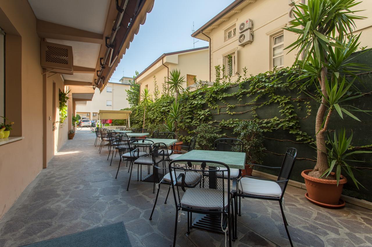 Hotel Benvenuti Gatteo a Mare Buitenkant foto