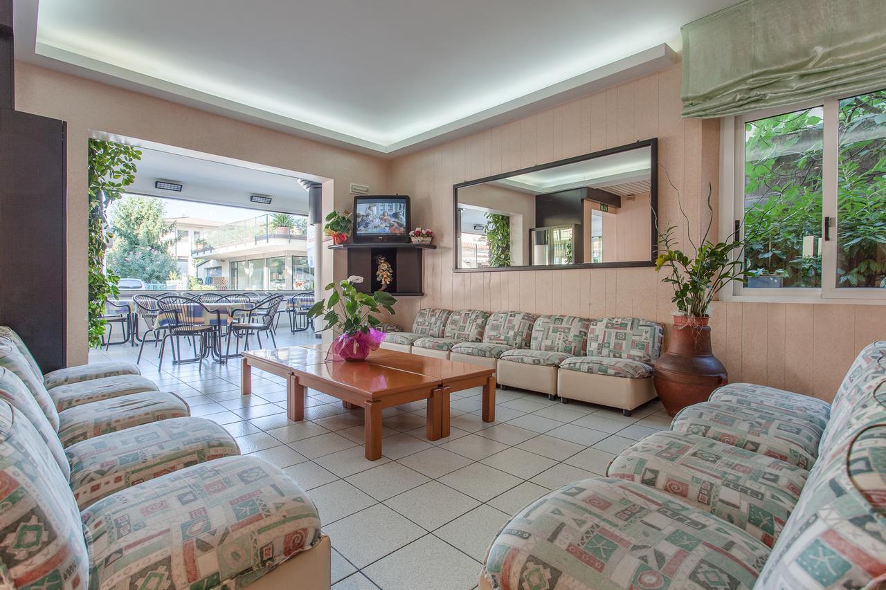 Hotel Benvenuti Gatteo a Mare Buitenkant foto