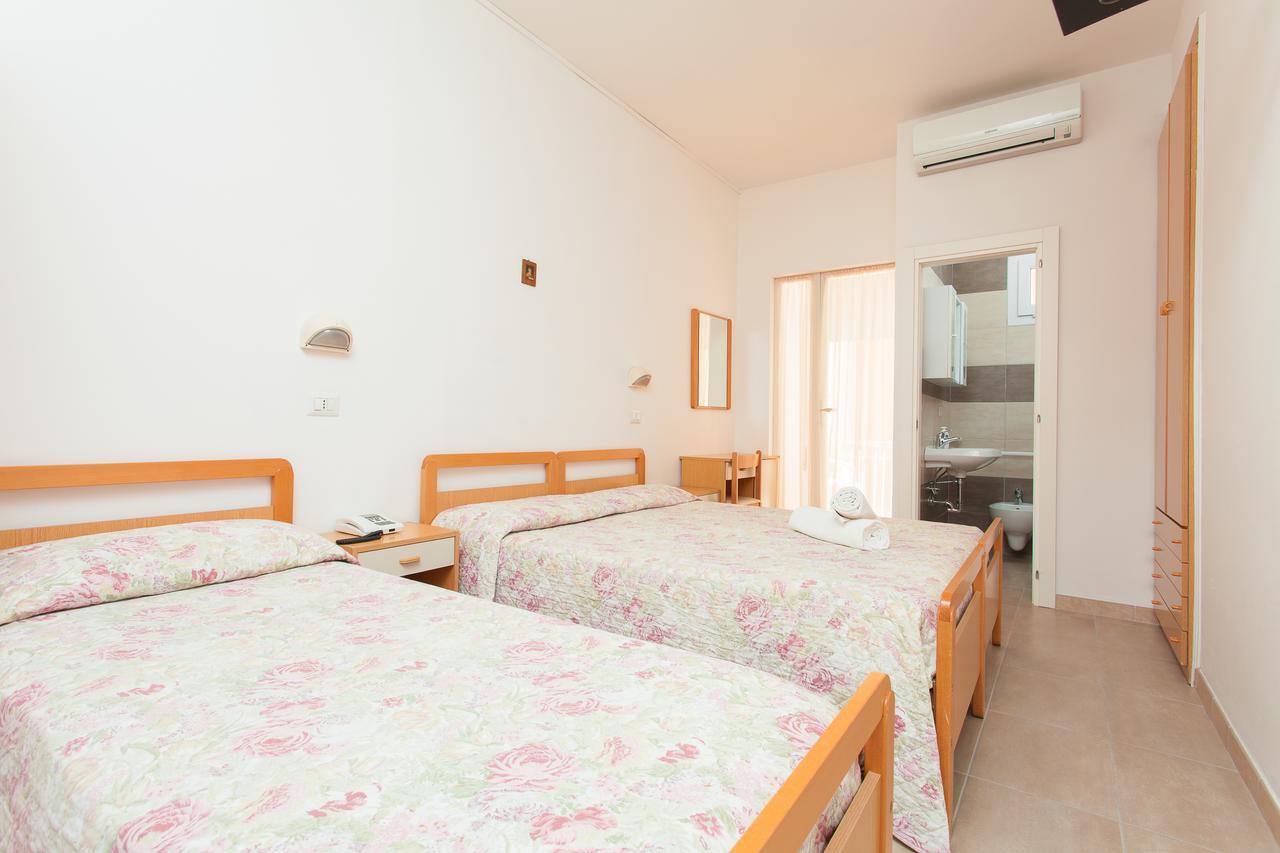 Hotel Benvenuti Gatteo a Mare Buitenkant foto